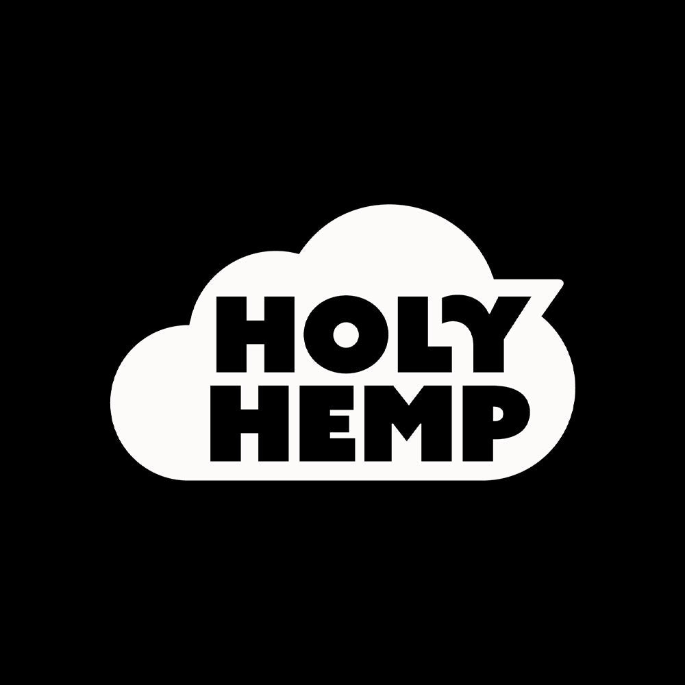 Eine weiße Wolke auf schwarzem Hintergrund mit fettgedruckter schwarzer Schrift, auf der HOLY HEMP steht.