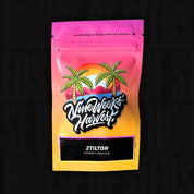 Nine Weeks Harvest Ztilton Beutel mit Palmen, Sonnenuntergang und Aufschrift UK Cheese x Azulcar auf schwarzem Streifen