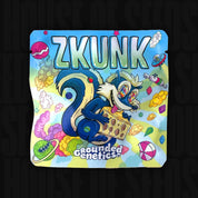 Grounded Genetics Zkunk Packung mit Cartoon-Skunk Illustration, Käsewürfeln und Planetenmotiven