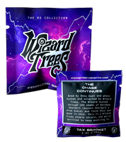 Zwei lila-schwarze Cannabis-Samenpakete mit kosmischem Design, Päckchen mit Wizard Trees Logo, Rückseite mit „Tax Bracket“ und Genetikangabe „E-85 × RS11“