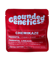 Rotes Päckchen mit der Aufschrift Grounded Genetics Chemikaze mit Angaben zur elterlichen Abstammung und zum Saatguttyp.